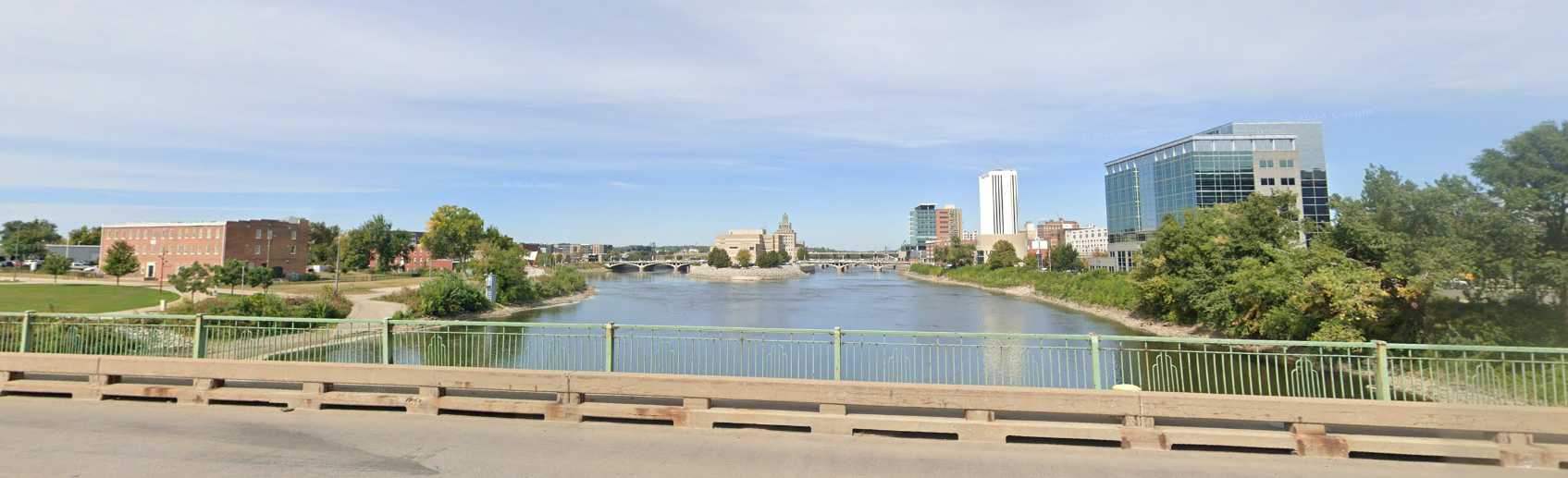 cedar rapids as seen from a bridge looking into it's main river island